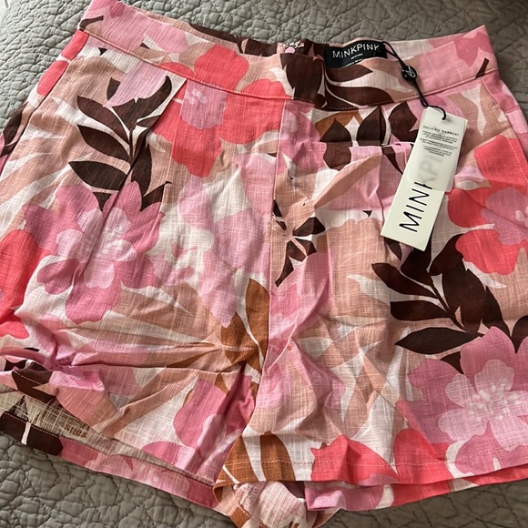 MINKPINK CALI SHORTS FLORAL NWT Medium - Picture 6 of 9